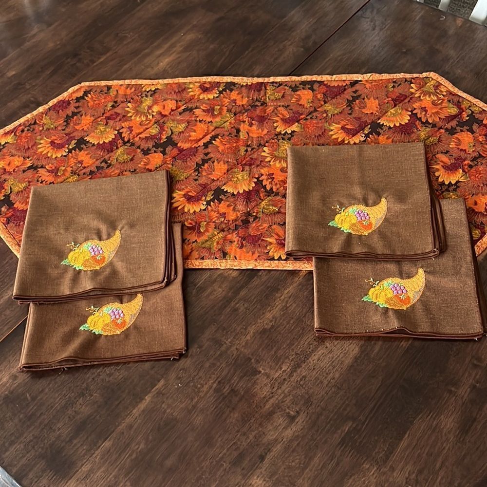 Reversible Quilted Runner & Custom Embroidered Square Brown Napkins - Picture 4 of 16